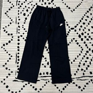 Nike Women’s Black Wide Leg Sweatpant